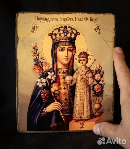 Икона деревянная " Богоматерь Неувядаемый Цвет" — необычный подарок