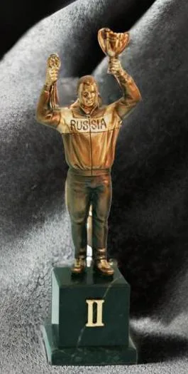 Бронзовый приз «Чемпион-спортсмен» — 2 место, на змеевике — красивый подарок