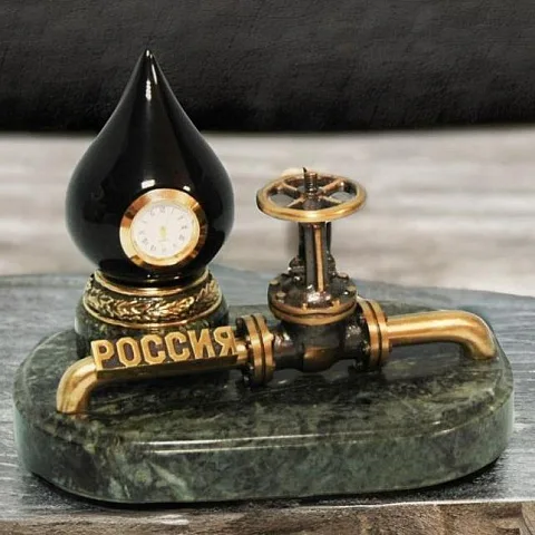 На память: Винтажные настольные часы «Российская нефтяная промышленность» из бронзы и змеевика