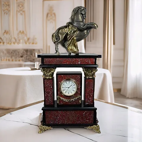Подарочные каминные часы «Конь» из яшмы и долерита