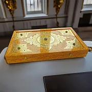 Нарды «Малахит» из карельской берёзы с позолоченной гравюрой — необычный подарок — фотография 1