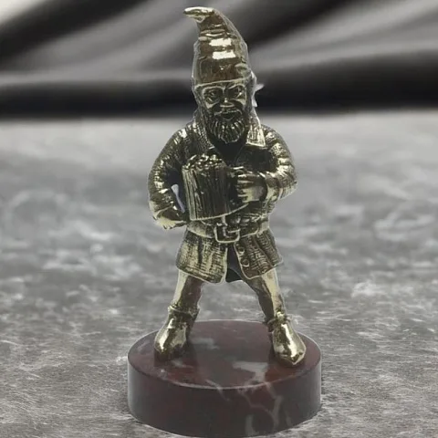 На память: Бронзовая статуэтка «Гном с пивной кружкой»
