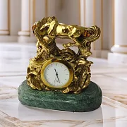 Настольные часы с бронзовым конём на змеевике — необычный подарок — фотография 1