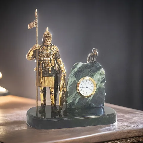 Подарочные часы «Витязь-защитник» с богатырём на змеевике