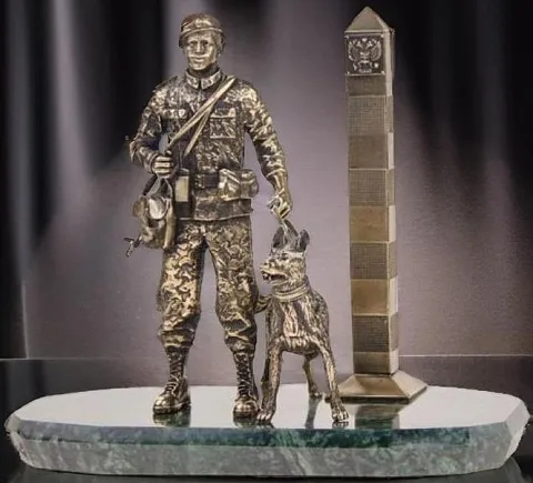 Бронзовая статуэтка «Пограничник», 165×105×195 мм — красивый подарок