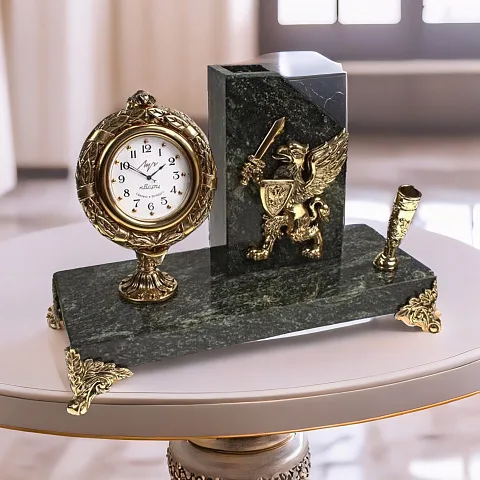 Ручная работа: Часы «Элина» с грифоном ВВ МВД и подставкой