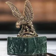На память: Бронзовая статуэтка «Орел» на змеевике, 60×47×47 мм — фотография 1