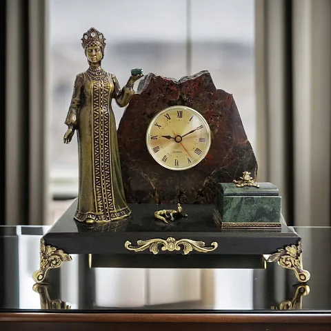 В подарок: Часы «Хозяйка Медной горы» с камнями, 235×145×215 мм
