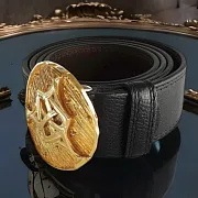 Подарочный мужской ремень из кожи «Орнамент» с золотой отделкой — фотография 1