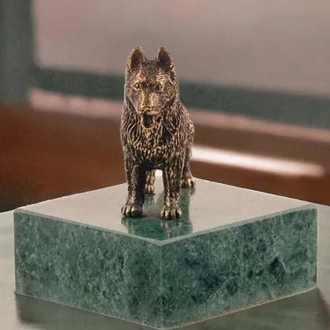Бронзовая статуэтка «Овчарка» на змеевике в подарок