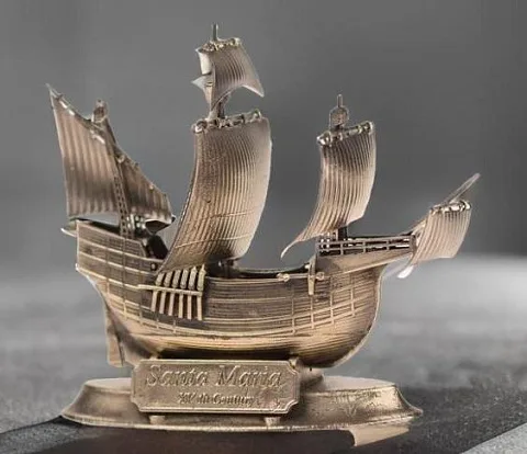 В подарок: Бронзовая модель корабля «Санта-Мария», 1:350