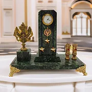На память: Часы «Погон» с гербом ФСБ и подставками — фотография 1
