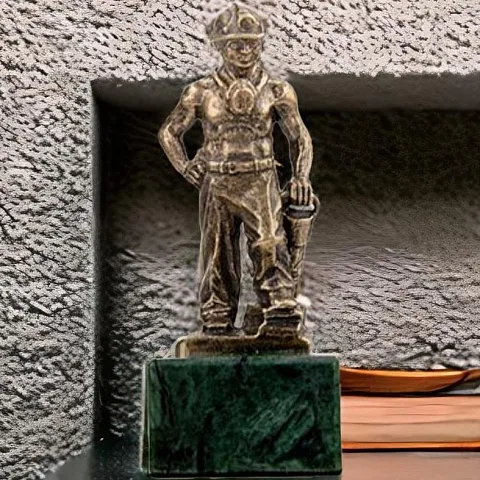 Бронзовая статуэтка «Шахтёр с отбойным молотком» на подставке — оригинальный подарок