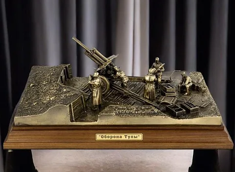 Диорама «Оборона Тулы» из бронзы и ясеня, 1:35 — необычный подарок