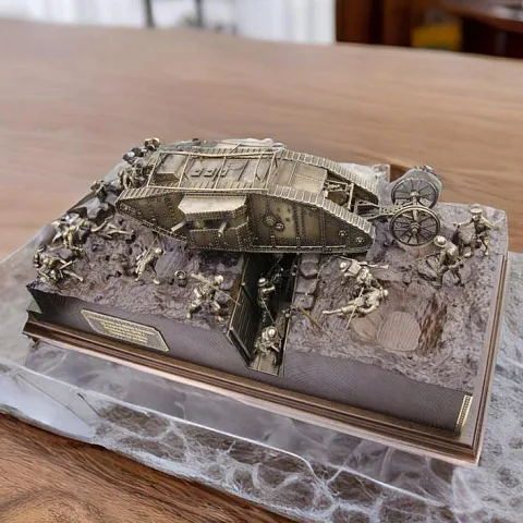 В подарок: Диорама «Битва на реке Сомме», бронза и ясень, 1:35