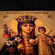 Икона деревянная " Богоматерь Неувядаемый Цвет" — необычный подарок — фотография 7