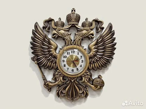 Резные часы с гербом РФ из ясеня — красивый подарок