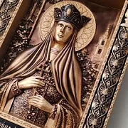 На память: Икона резная Царица Александра Романова — фотография 3