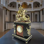 Интерьерные часы «Георгий Победоносец» из яшмы — красивый подарок — фотография 1