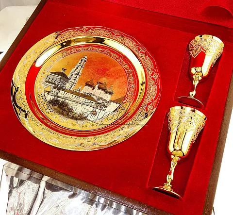 В подарок: Винный набор "Купола". Златоуст